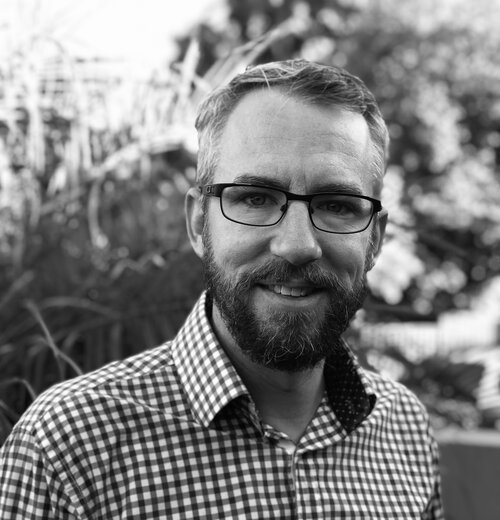 Dr. Simon J Feeney